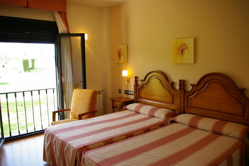 Hotel Cristina Noreña Eksteriør billede